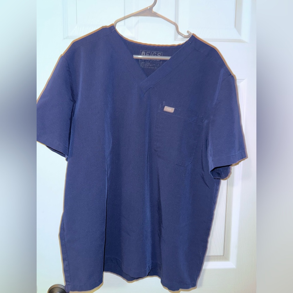 Figs scrub top
